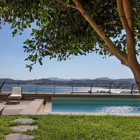 Villa Glamorous With A Pool And Panoramic Sea View