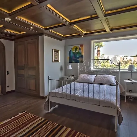 Villa Glamorous With A Pool And Panoramic Sea View